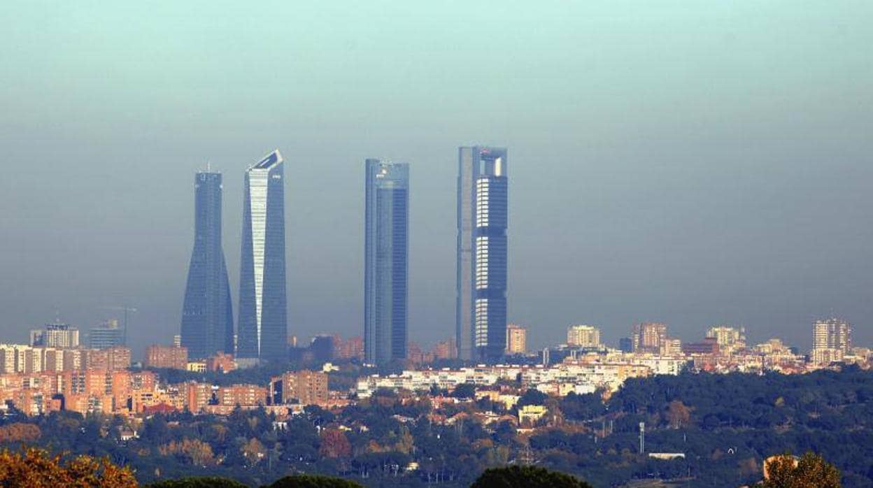 Boina de contaminación visible desde las afueras de Madrid