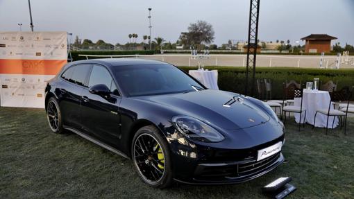 Modelo Porsche Panamera 4 Hybrid