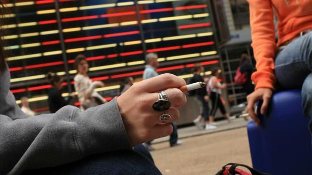 Los menores de 21 años ya no podrán comprar tabaco en Nueva York