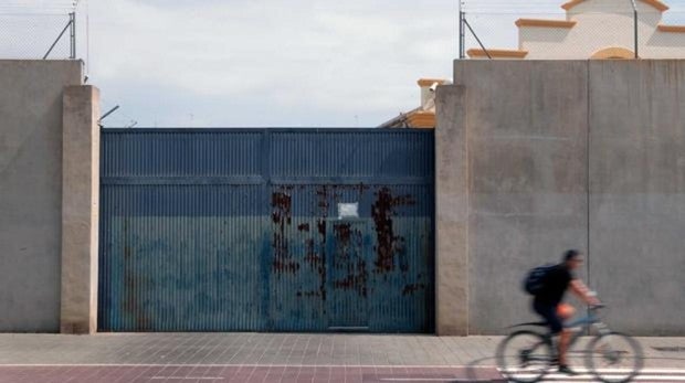 La Policía tardó 19 minutos en encontrar al interno del CIE que se suicidó y los jesuitas piden explicaciones