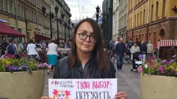 Asesinada en Rusia una destacada activista a favor de los derechos del colectivo LGBT