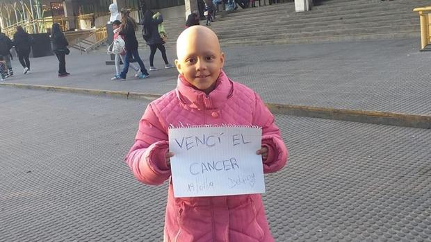 Una niña de ocho años publica su batalla día a día contra el cáncer que finalmente ha superado