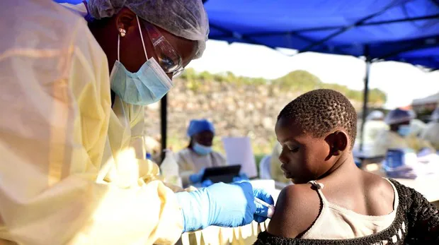 El brote de ébola cumple un año y sigue su expansión sin control