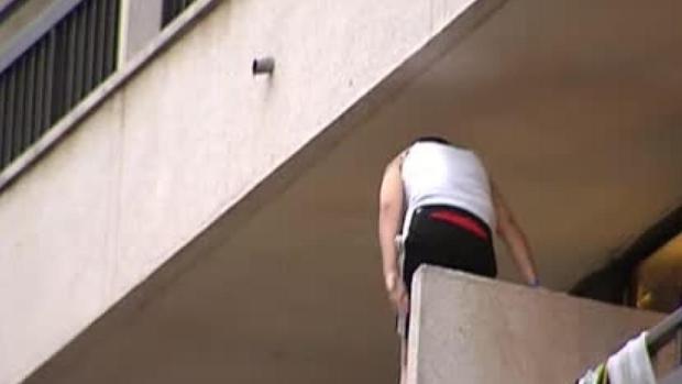 Un turista holandés de 18 años resulta herido grave tras precipitarse desde el quinto piso de un hotel en Mallorca