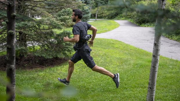 Un «pantalón» robótico desafía los límites humanos para correr y caminar