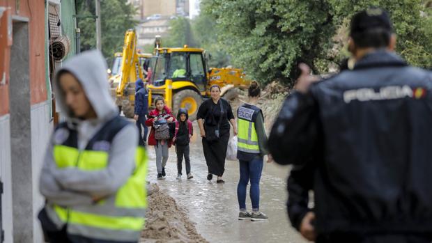 «He tenido que salir corriendo con mis seis hijos de casa»