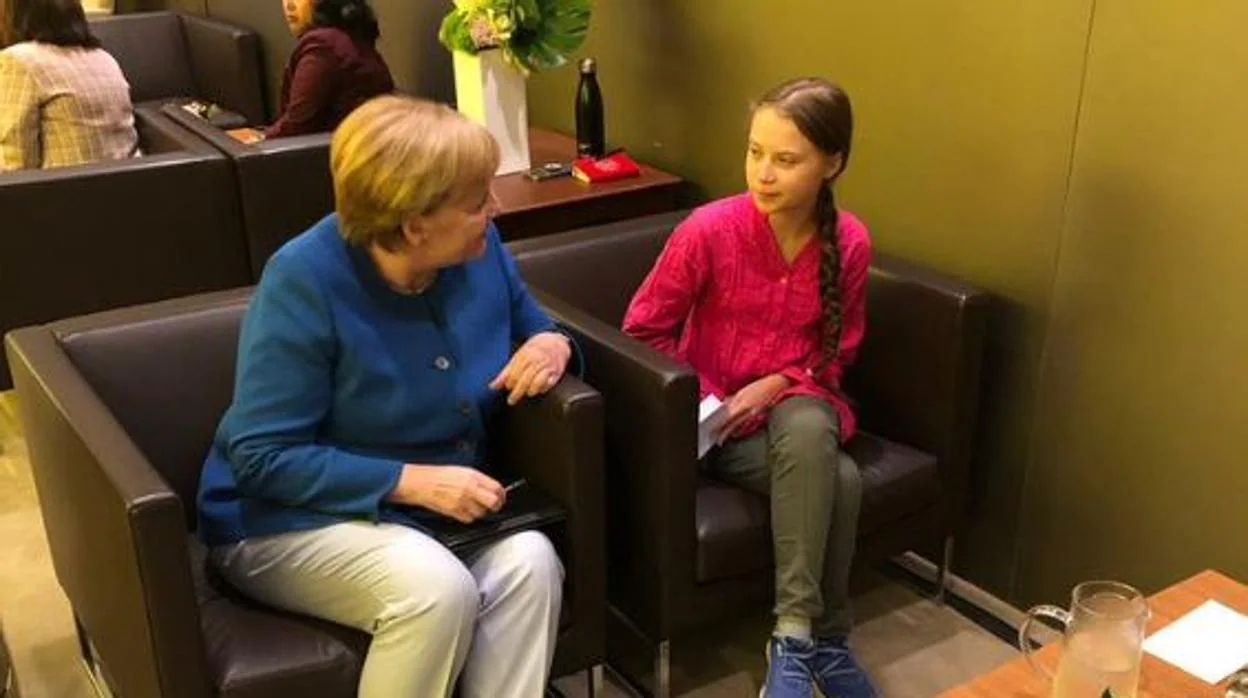 Angela Merkel y Greta Thunberg, en una imagen publicada por el portavoz de gobierno alemán, Steffen Seibert