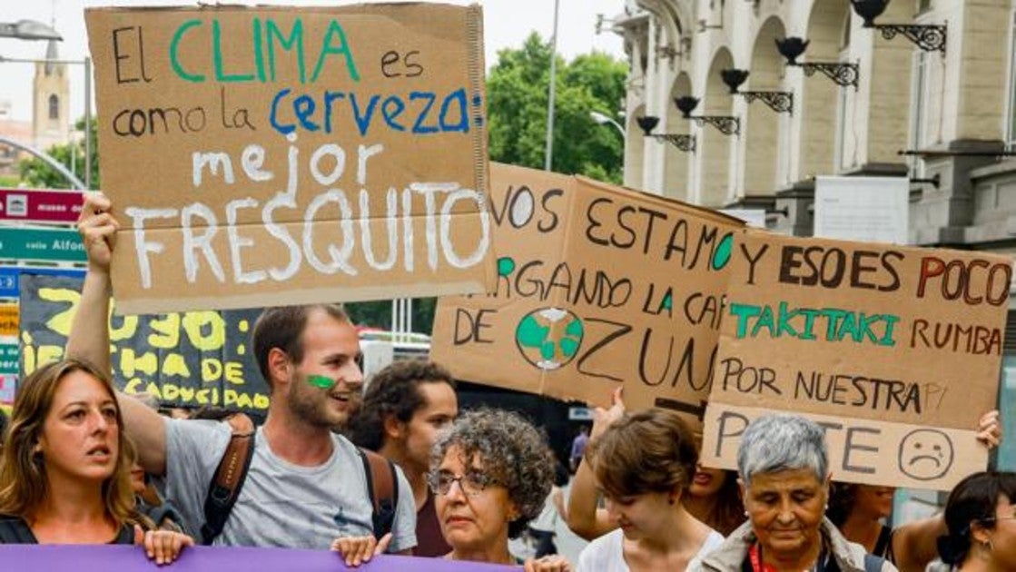 Sentada ecofeminista por el clima frente al Congreso