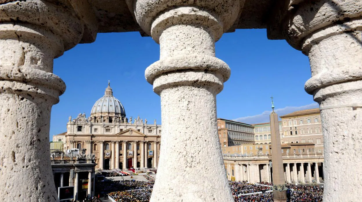 El Vaticano destituye al jefe de su unidad contra delitos
financieros