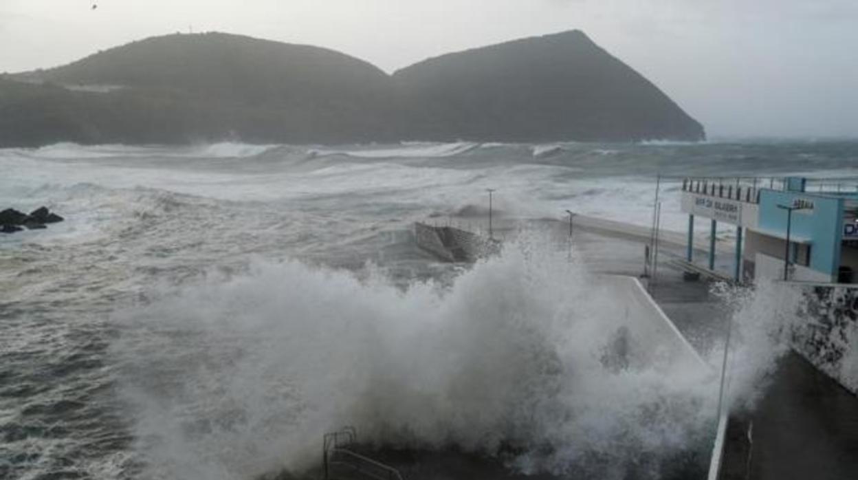 El huracán Lorenzo pasó este miércoles por las islas Azores