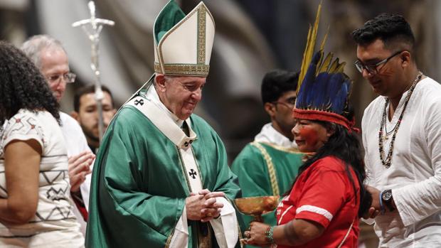 El Papa inaugura el Sínodo de la Amazonia, amenazada por «la avidez de los nuevos colonialismos»