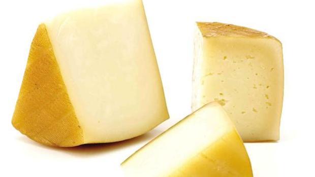 Sanidad retira trece nuevos lotes de queso de leche cruda de vaca por listeria y E.coli