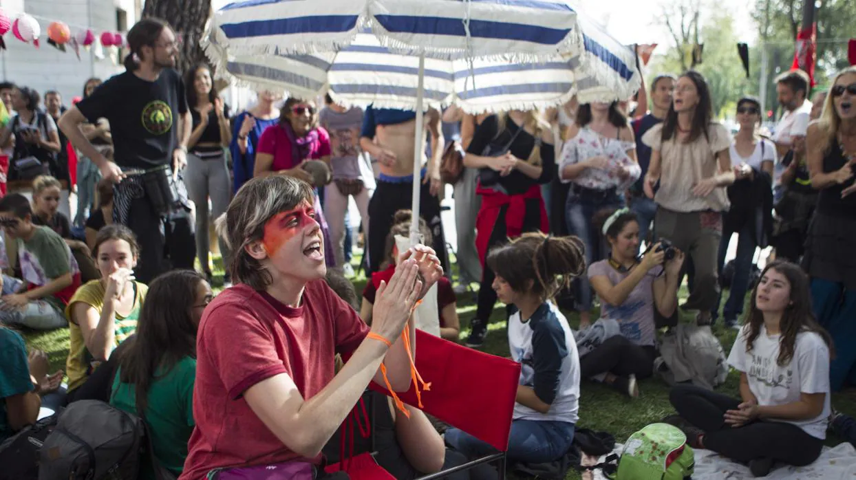 Los activistas climáticos levantan la acampada en Madrid tras reunirse con Teresa Ribera