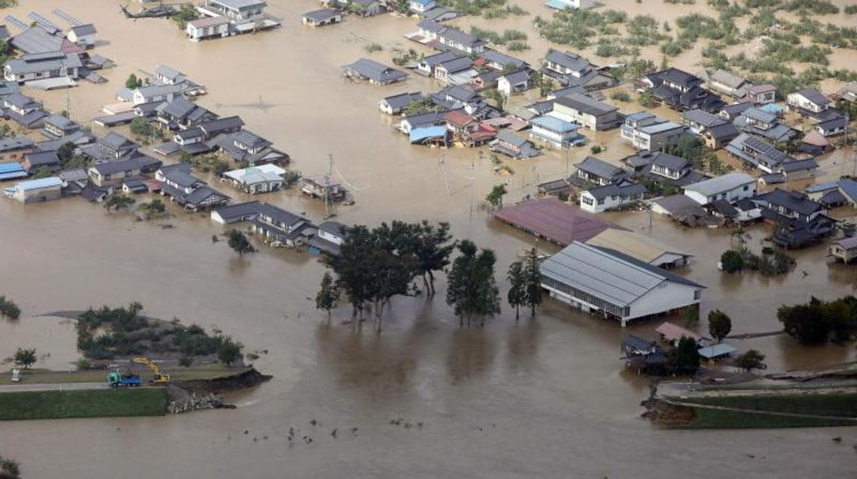 Una imagen aérea muestra las inundaciones en Nagano, Japón, provocadas por el tifón