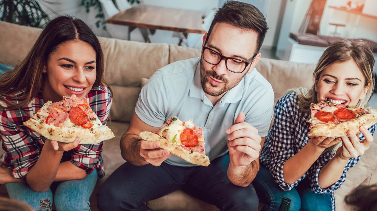 Descubren por qué preferimos comer alimentos  calóricos tras una noche de insomnio