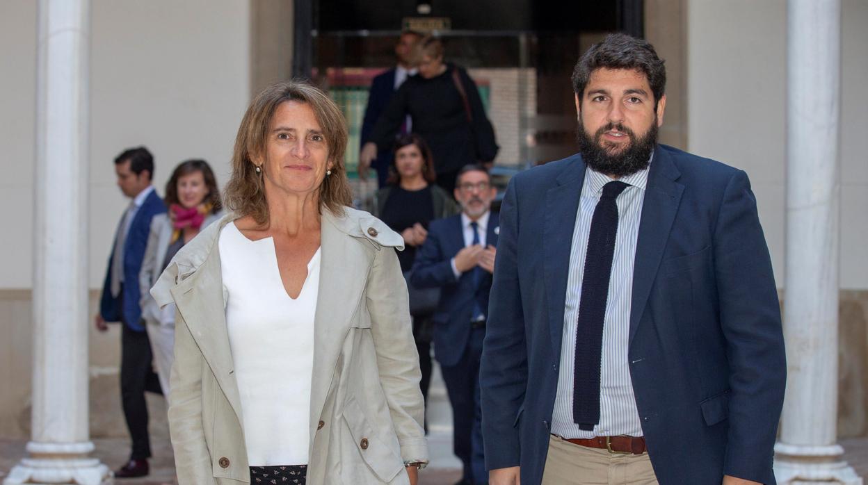 La ministra Ribera recorre el Mar Menor tras el desastre ambiental: «No hay soluciones mágicas»