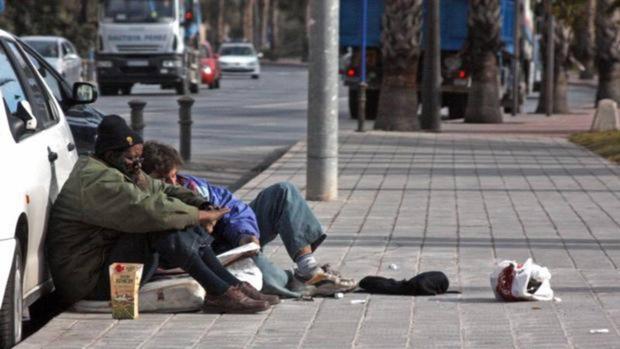 Dos sin techo queman la cara a otros dos con un mechero y aerosol en Vitoria