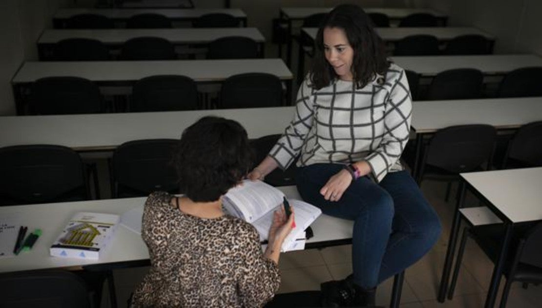 Andrea y Cristina se examinan hoy para obtener una plaza en la Administración General del Estado