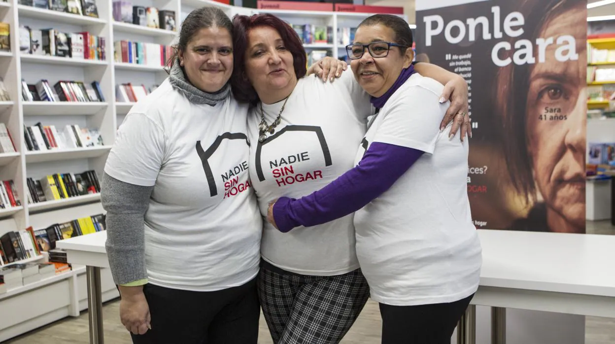 Mina, Ana Lucía e Inma, tres mujeres sin hogar, que este jueves ofrecieron su testimonio para poner rostro a la exclusión severa