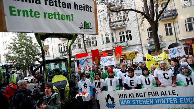 Granjeros alemanes llevan a Merkel a los tribunales por no proteger el clima