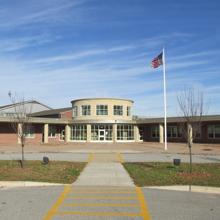 Escuela de Secundaria de Algonquin Regional High School, en Boston