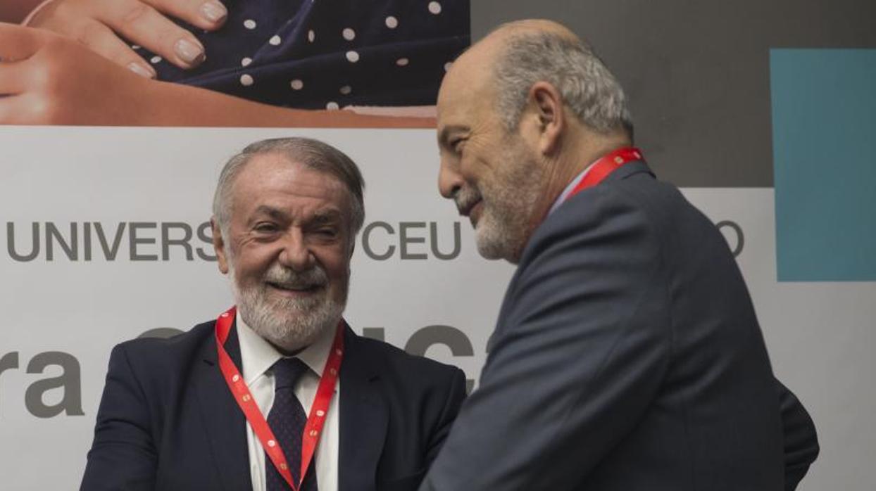 Jaime Mayor Oreja (izqda.) junto a Rafael Sánchez Saus, director del congreso Católicos y Vida Pública