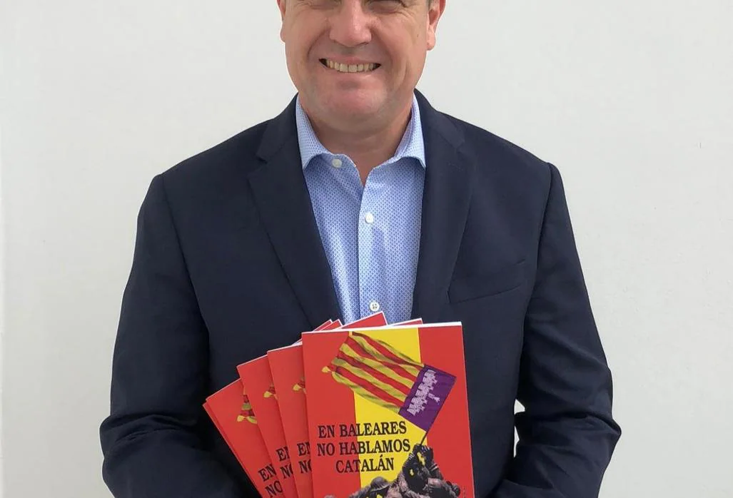 Mateo Cañellas, con su libro «En Baleares no hablamos catalán»