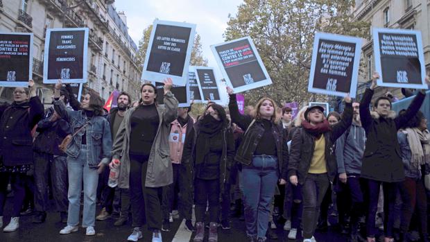 Decenas de miles de personas salen a la calle en Francia contra la violencia machista