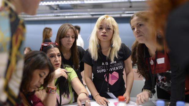 La mujer que ha logrado tejer una red de 20.000 supervivientes al maltrato en todo el planeta