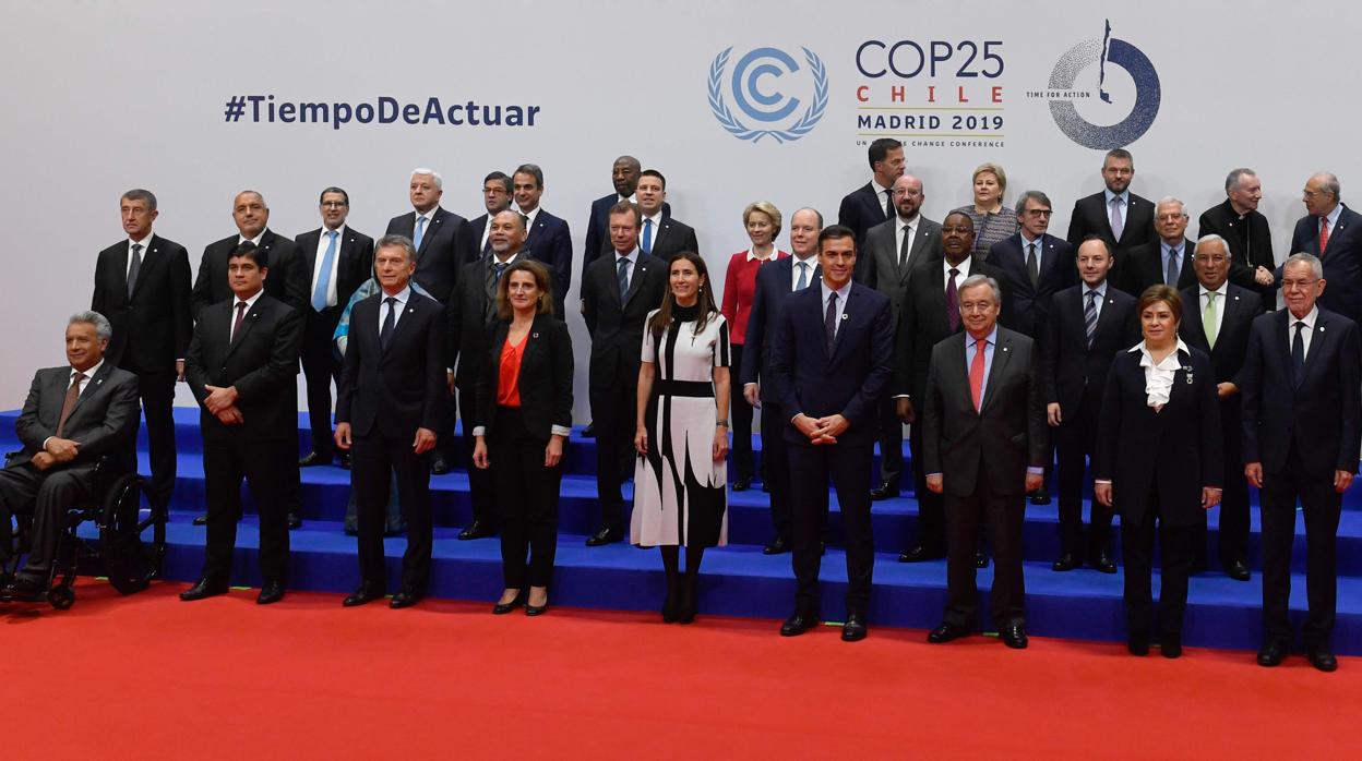 Foto de familia de los líderes en la inauguración de la Cumbre del Clima