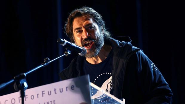 Bardem sorprende insultando al alcalde de Madrid y le llama «estúpido»