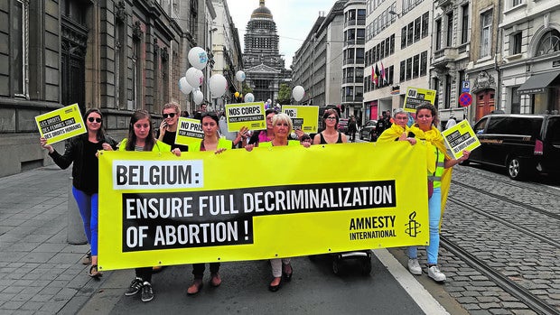 La reforma del aborto en Bélgica complica la crisis política