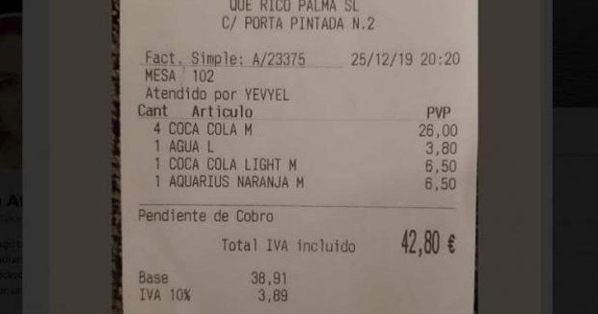 Sablazo en un bar de Palma por Navidad: 43 euros por seis refrescos y una botella de agua