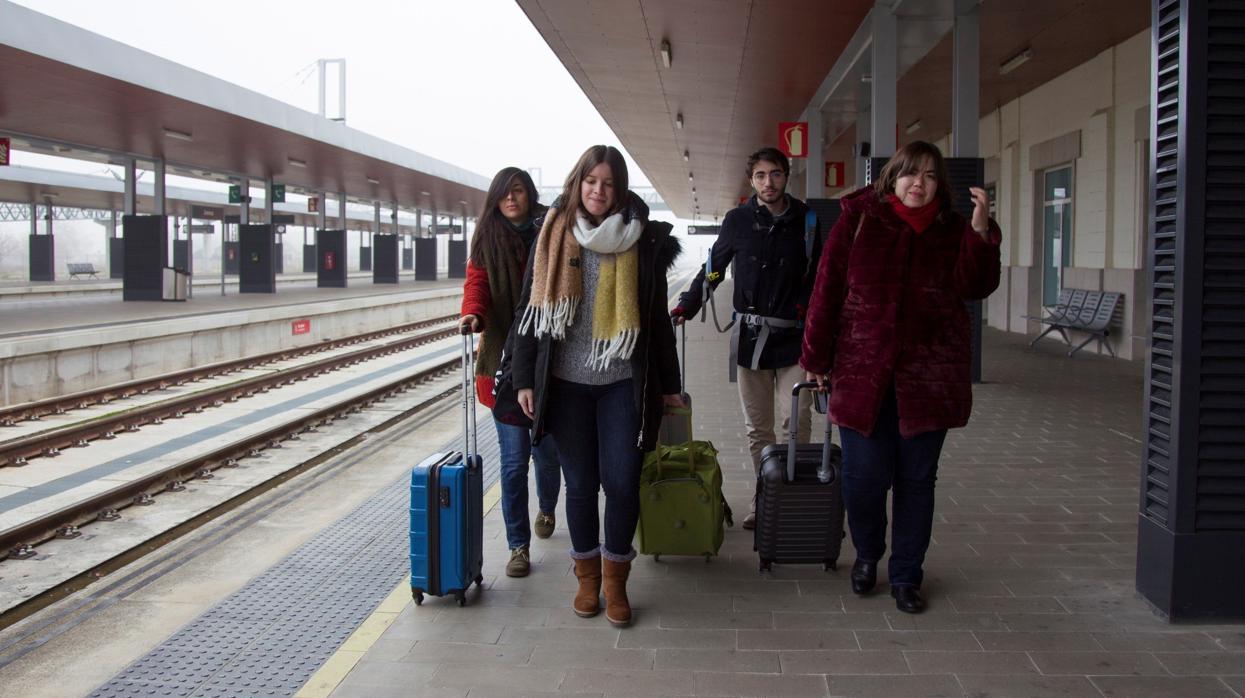 Cuatro jóvenes de Castilla y León residentes en Madrid que han creado un grupo, Hijos de la España Vaciada,