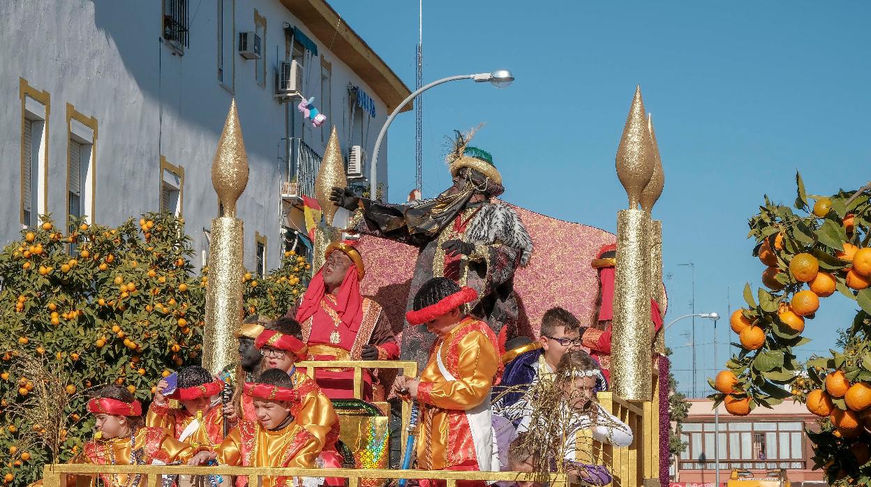 Imagen de archivo de la cabalgata de Reyes de Sevilla del año pasado