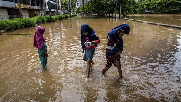 Yakarta recurre a la «siembra de nubes» tras registrar más de 40 muertos por las inundaciones