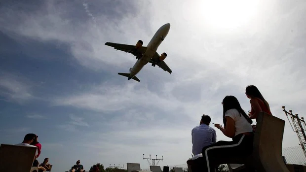 Los diez vuelos que deberían «desaparecer» en España por su contaminación, según los ecologistas