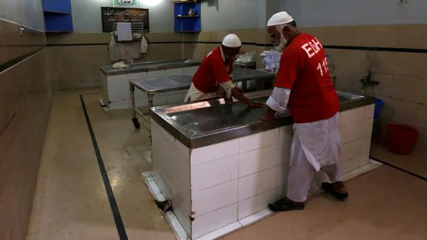 Una mujer declarada muerta «revive» en una morgue de Paquistán
