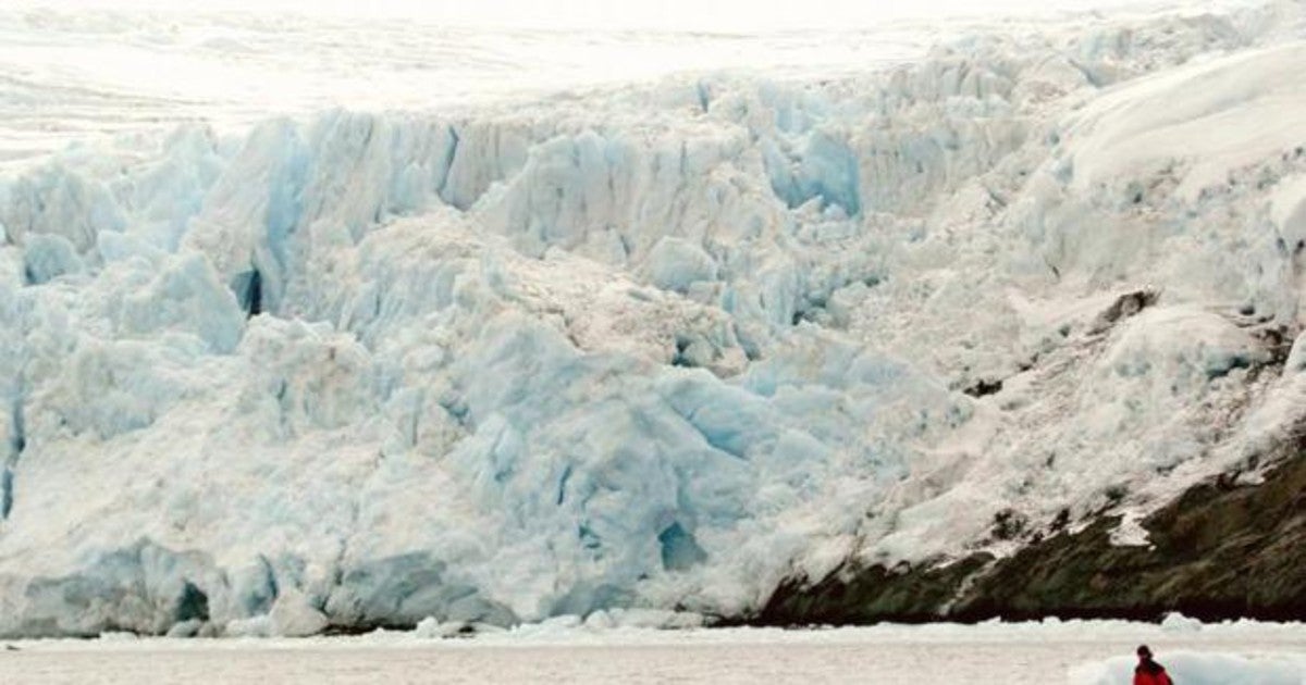 El calentamiento global de la Tierra ha comenzado a hacerse sentir en loshielos de la Antártida, donde se ha producido un repliegue de la mayoría de sus grandes glaciares