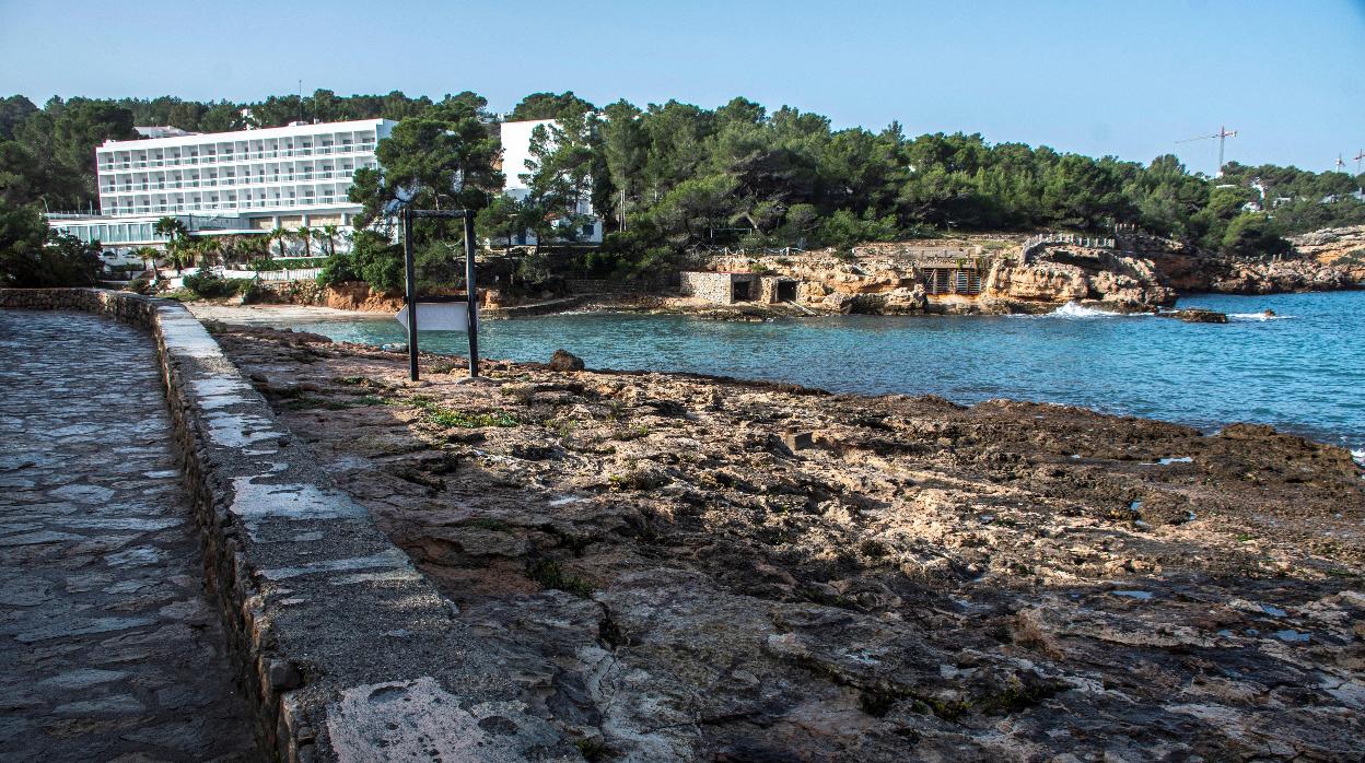 Hallan un cadáver en una playa de Ibiza en la que buscaban a uno de los desaparecidos por el temporal