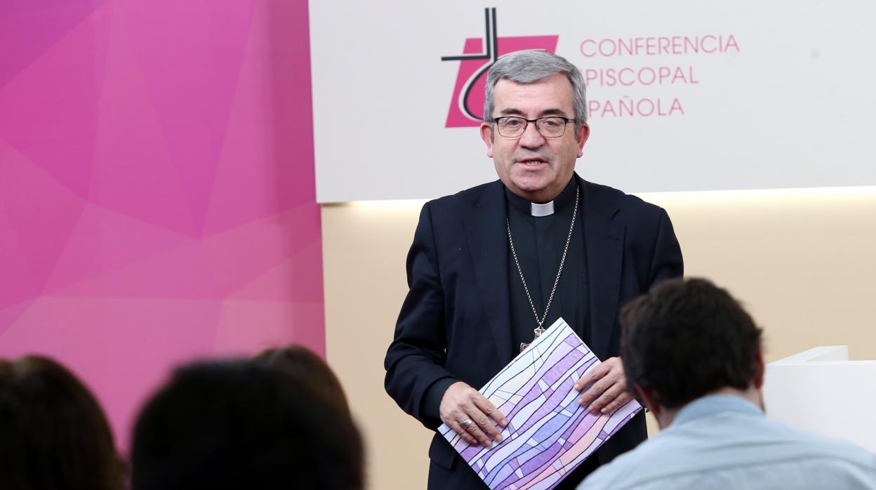 El secretario general de la Conferencia Episcopal Española, monseñor Luis Argüello