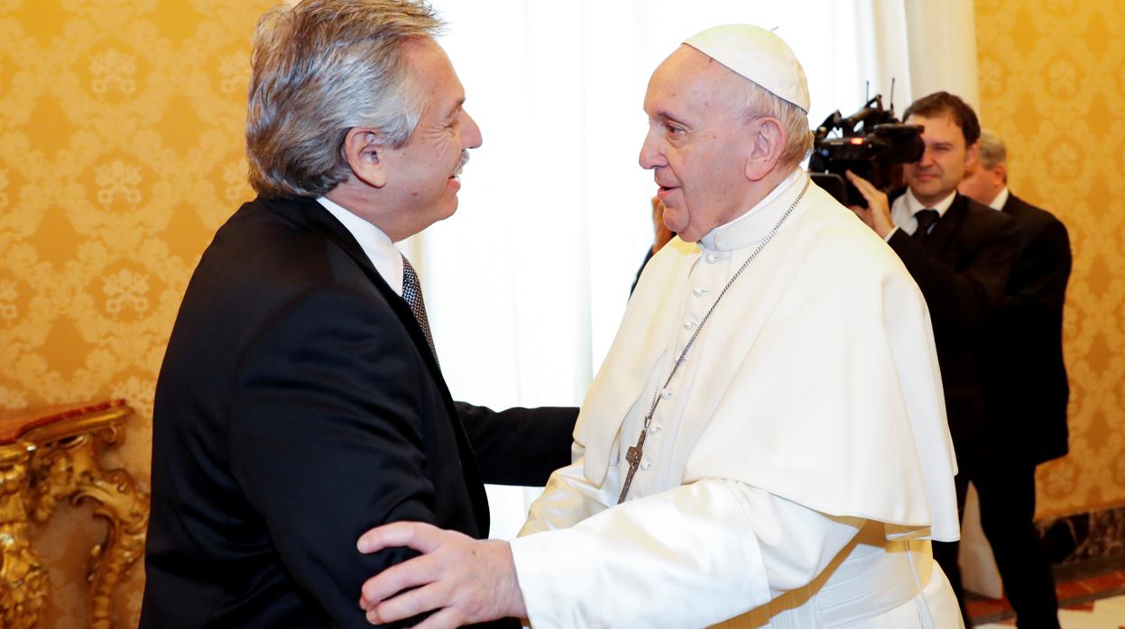 EL Papa Francisco, junto al presidente de Argentina, Alberto Fernández