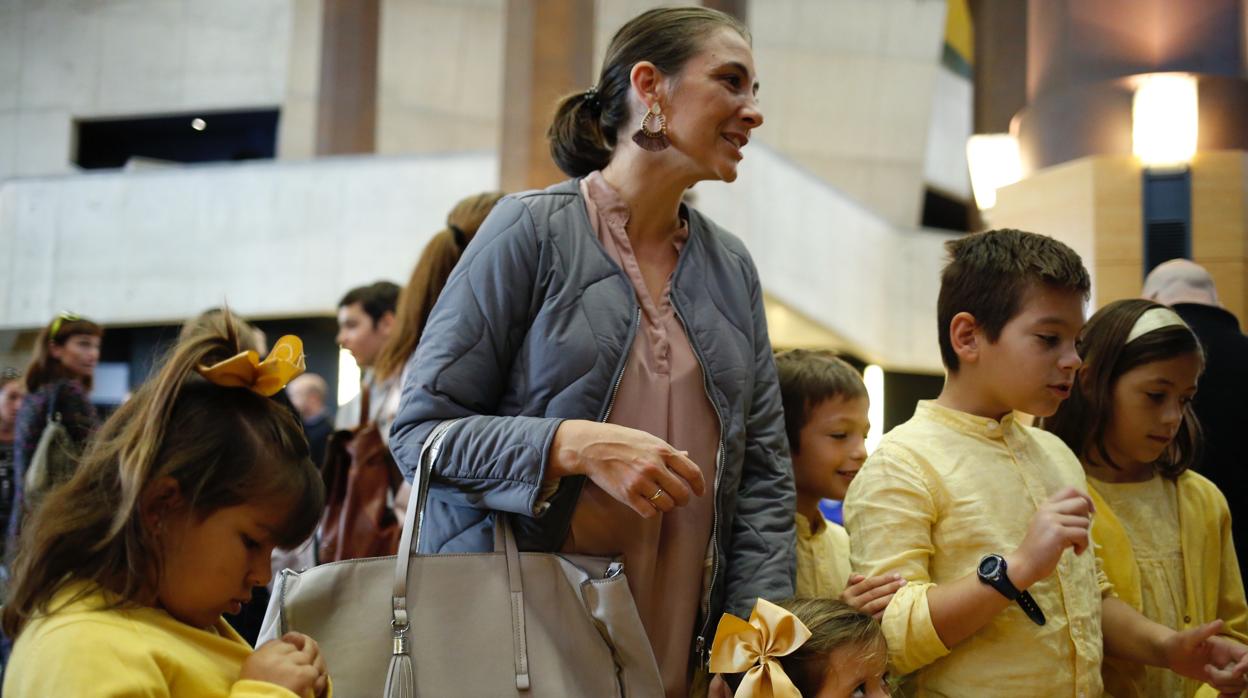 Una mujer con sus hijos, en un Congreso Nacional de Familias Numerosas