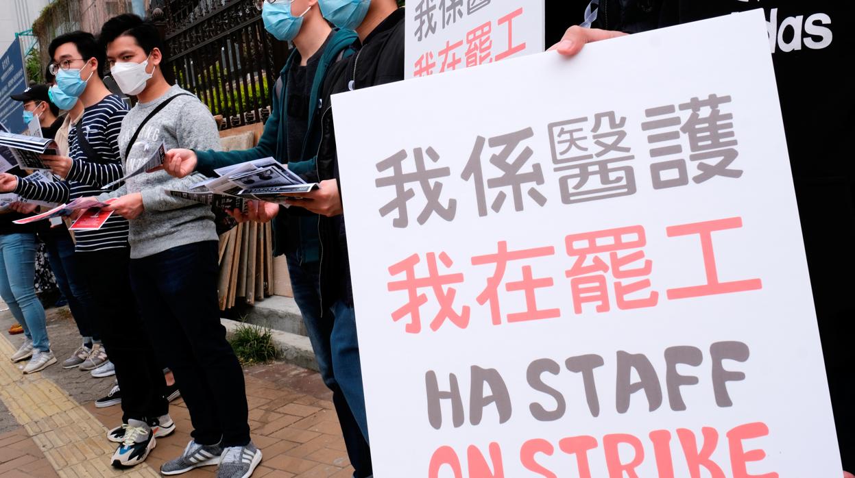 Médicos de Hong Kong se declaran en huelga en plena crisis por el coronavirus