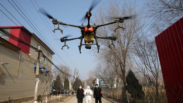 China comienza a utilizar drones que rocían desinfectante para luchar contra el coronavirus