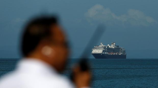 Llega a Camboya el crucero rechazado por cinco países por temor al coronavirus
