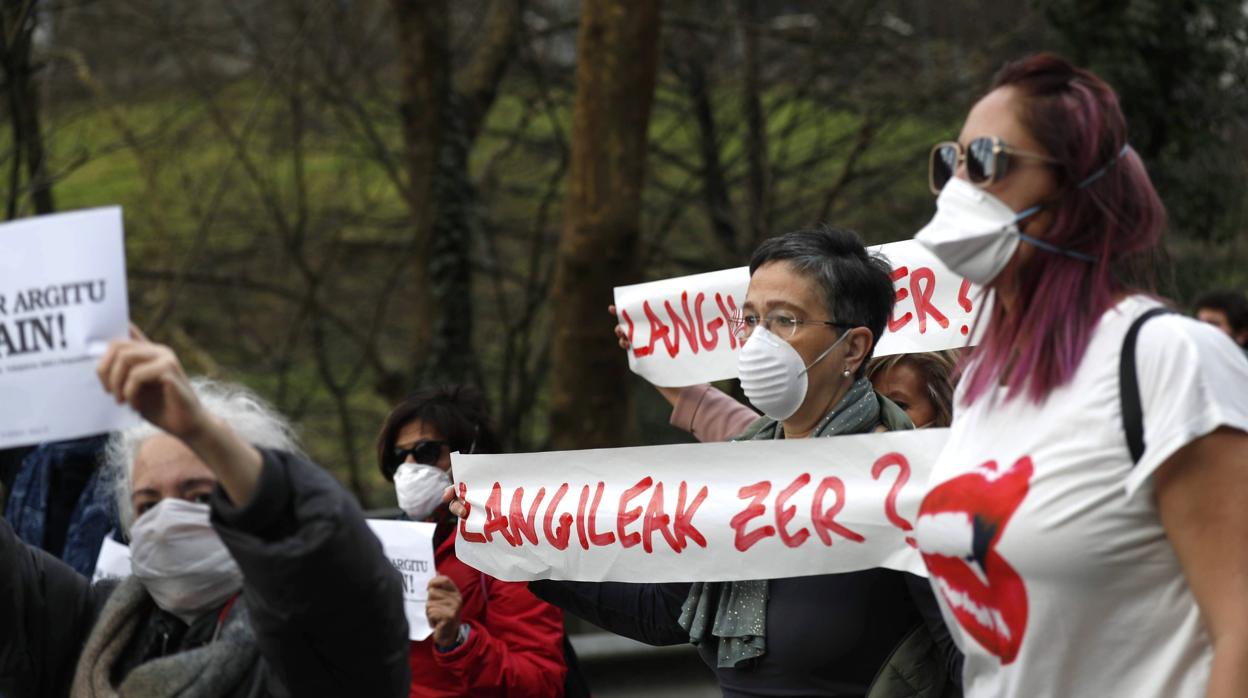 Manifestación para pedir que se esclarezcan las causas del incendio del vertedero de Zaldívar