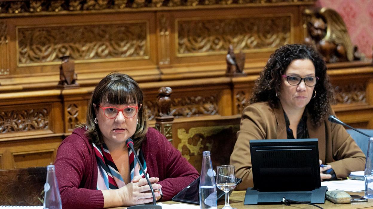 En la imagen, la vicepresidenta del Consell, Bel Busquets (i) junto a la presidenta, Catalina Cladera