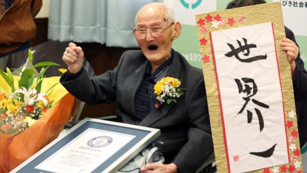 Muere a los 112 años el hombre más anciano del mundo solo 11 días después de recibir el Guinness