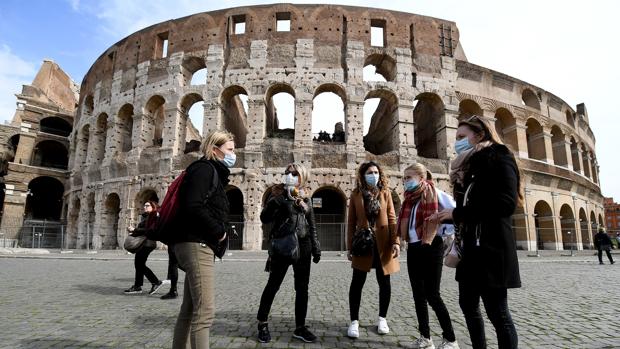 Italia cambia de estrategia y solo examinará a personas con síntomas de coronavirus